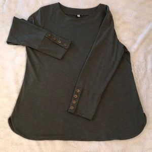 women’s long sleeve top